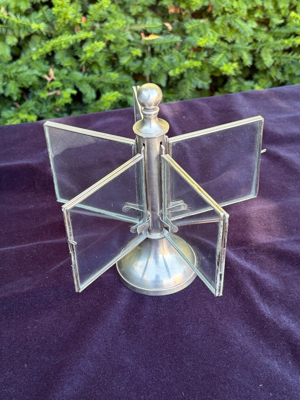 Vintage Zone mobile picture holder, brushed nickel.